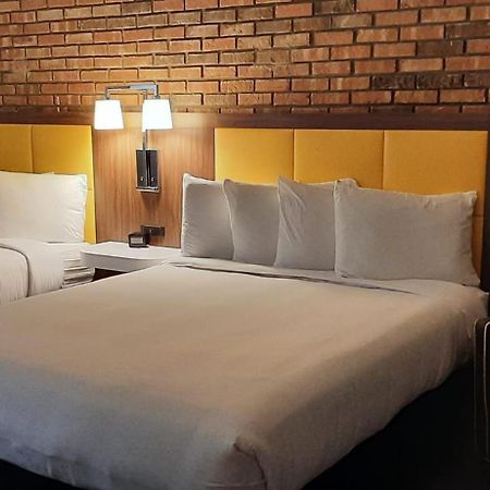 Penn Lodge Hotel & Suites Philadelphia - เบนเซเลม ภายนอก รูปภาพ