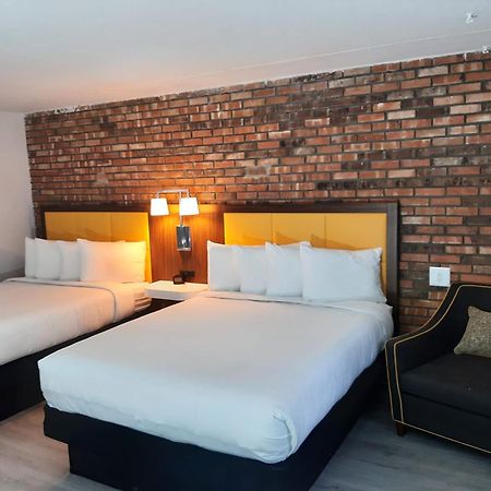 Penn Lodge Hotel & Suites Philadelphia - เบนเซเลม ภายนอก รูปภาพ