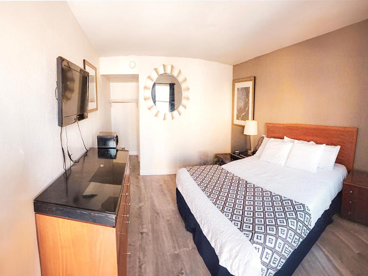 Penn Lodge Hotel & Suites Philadelphia - เบนเซเลม ภายนอก รูปภาพ