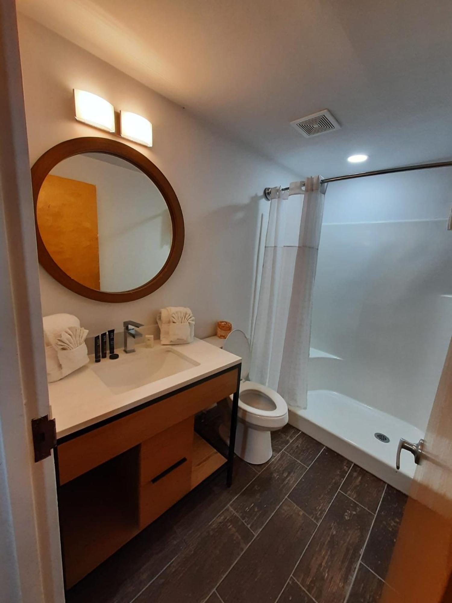 Penn Lodge Hotel & Suites Philadelphia - เบนเซเลม ภายนอก รูปภาพ